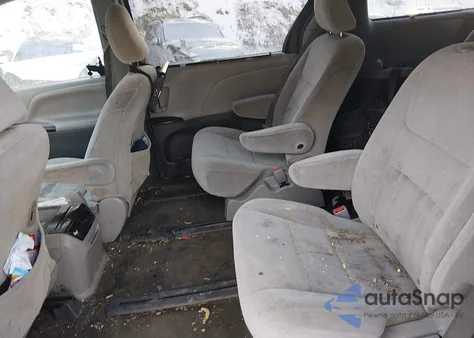 2016 Toyota Sienna Le 7 Passenger z USA, uszkodzony, nr VIN 5TDJK3DC3GS131614